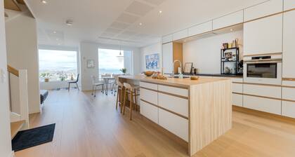 Sea & City View - Luxurious - Hiking