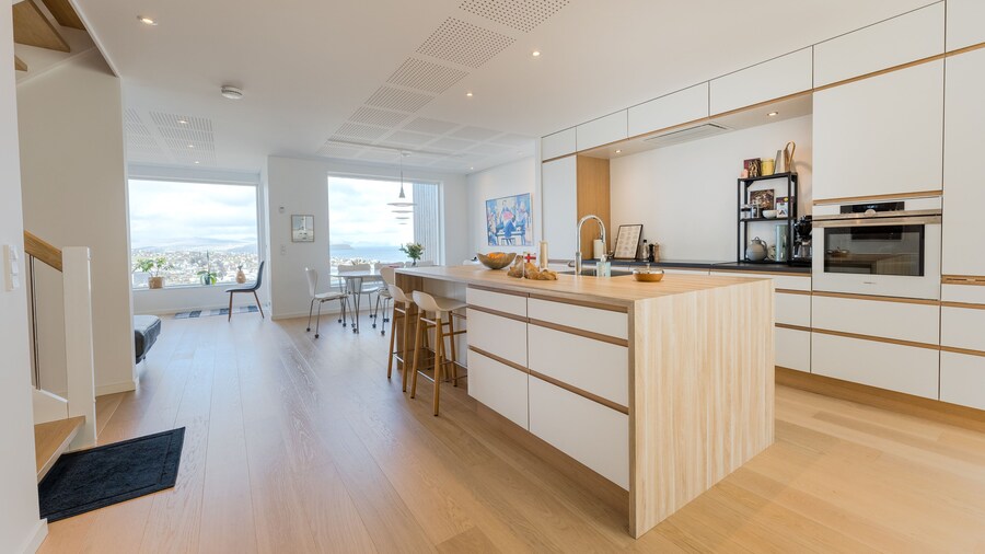 Sea & City View - Luxurious - Hiking