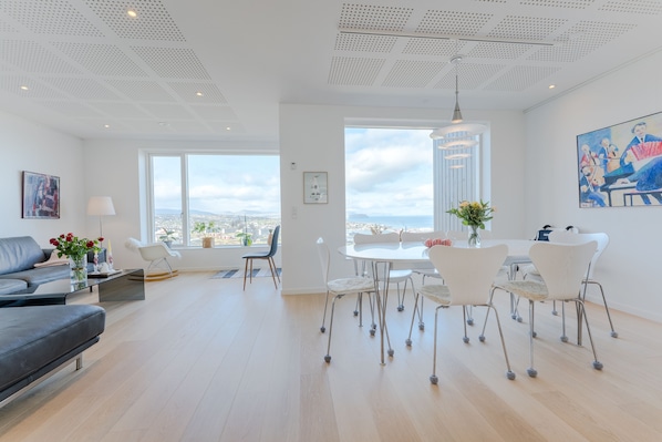 Deluxe Apartment | Dining room - Sea & City View - Luxurious - Hiking (Argir)