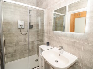 Shower - Flat 1 Byfield (Torquay)