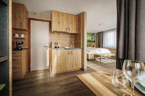 Standard-Apartment, 2 Einzelbetten, Kochnische | Schrank