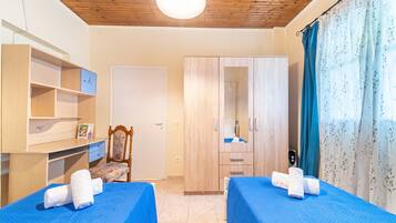 2 bedrooms, iron/ironing board, free WiFi, bed sheets