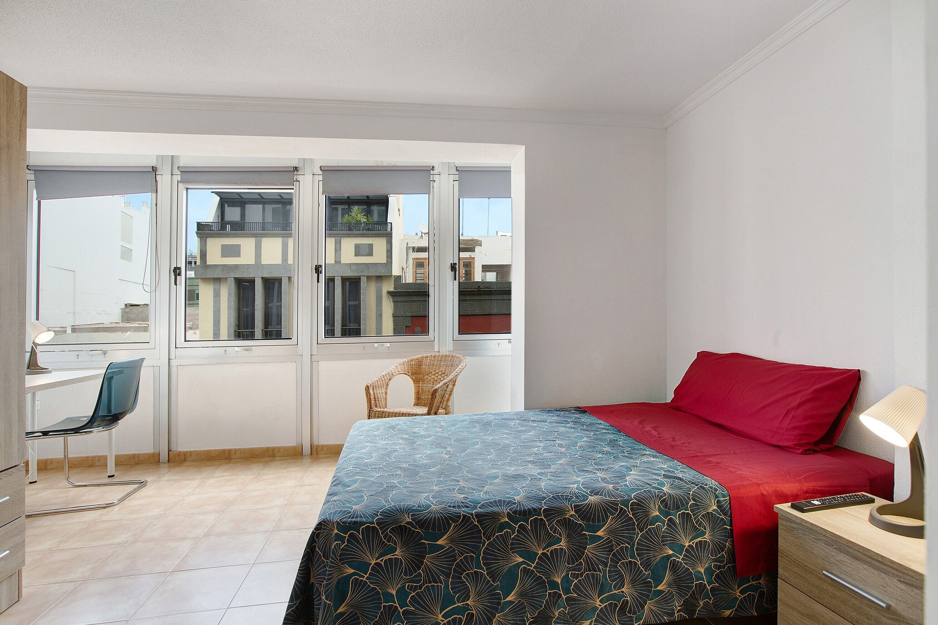 1 habitación, tabla de planchar con plancha, wifi gratis y ropa de cama 