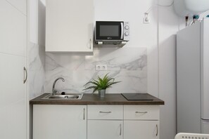 Fridge, microwave, stovetop, coffee/tea maker - Vacation Home "Massimo Tipo 2" with Mountain View, Terrace & Wi-Fi (Las Palmas de Gran Canaria)