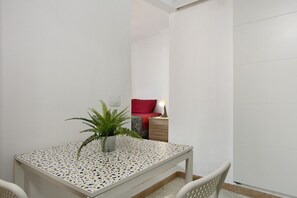 Interior - Vacation Home "Massimo Tipo 2" with Mountain View, Terrace & Wi-Fi (Las Palmas de Gran Canaria)