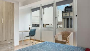 1 slaapkamer, een strijkplank/strijkijzer, gratis wifi, beddengoed