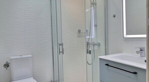 أحواض استحمام، مجففات شعر، مناشف