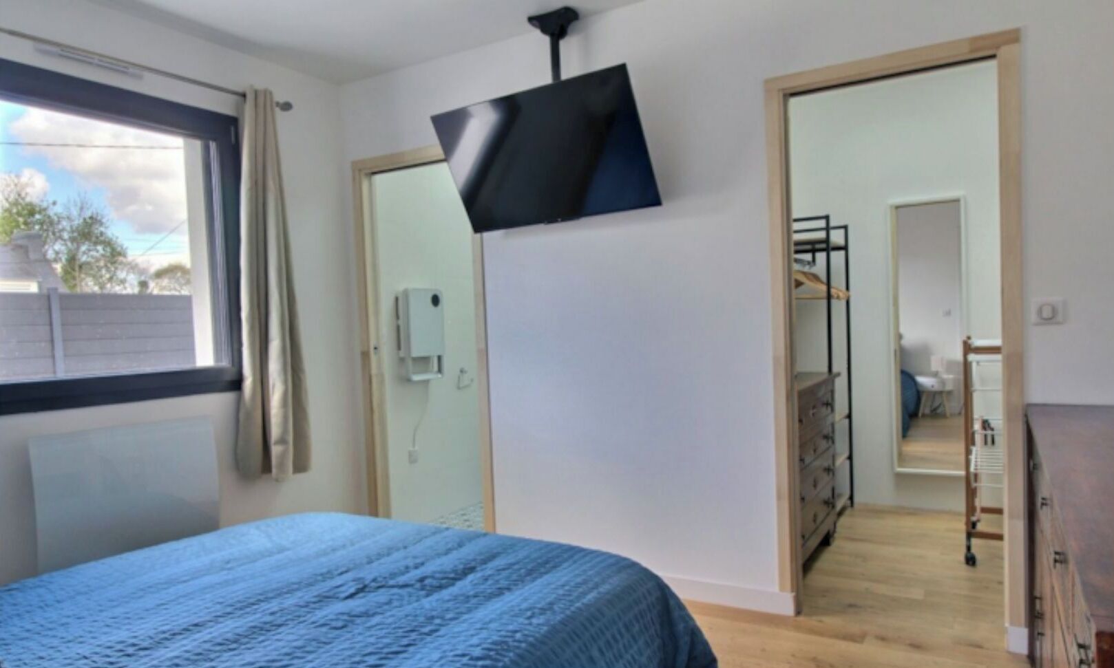 4 chambres, fer et planche à repasser, lit parapluie, Wi-Fi gratuit