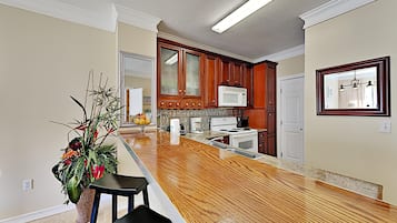 Condo, Multiple Beds, Kitchen, Garden View (#104 - No Pets) | Private kitchen | Fridge, microwave, oven, stovetop
