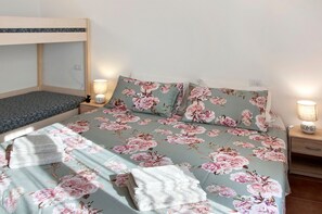 1 chambre, fer et planche à repasser, Wi-Fi gratuit, draps fournis