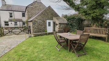Cottage | Outdoor dining