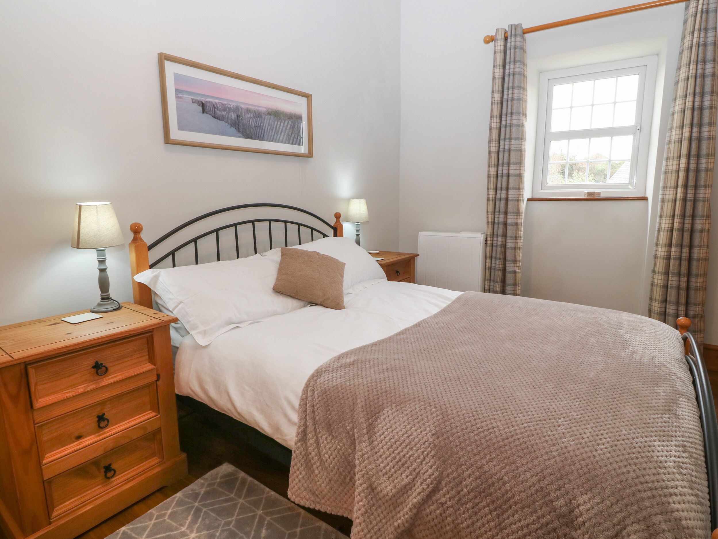 3 habitaciones, decoración personalizada y muebles diferentes 