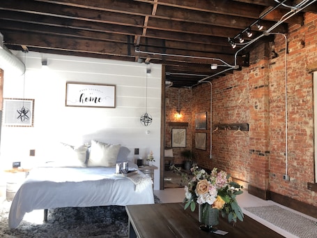1 bedroom, iron/ironing board, travel crib, free WiFi. The Brewers Quarters At Sandy Springs Brewing Company