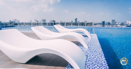 Brand New 1 Bedroom Infinity Pool Down to 50 USD/Night in M Residence