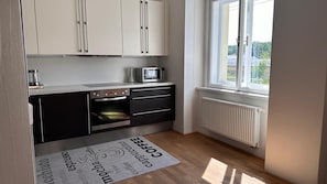 Kühlschrank, Mikrowelle, Geschirrspüler