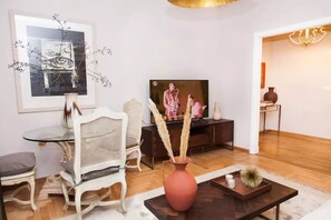 32-tommers smart-tv med kabelkanaler, tv