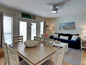 Condo, Plusieurs lits, balcon, vue sur la piscine (#402 West - No Pets) | Restauration