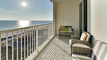 Appart'hÎtel, plusieurs lits, balcon, vue océan (#605 East - No Pets) | Vue de la chambre