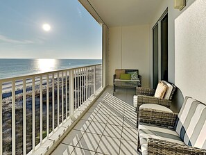 Apartamento, varias camas, balcón, vistas al mar (#605 East - No Pets) | Vistas desde la habitación