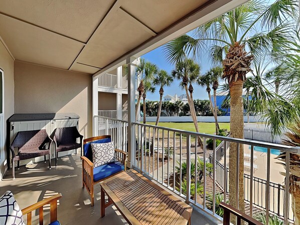 Condo, varias camas, balcón, vista a la alberca (#206 East - No Pets) | Terraza o patio
