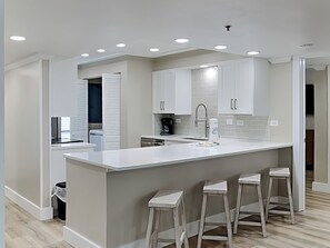 Private kitchen - Mainsail by Southern Vacation Rentals (Miramar Beach)