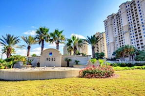 Condo (3 Bedrooms) | Property amenity