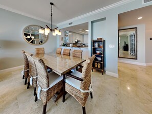Condo, nhiều giường, ban công, quang cảnh biển (#402 - No Pets) | Bếp riêng | Dụng cụ pha cà phê/trà 