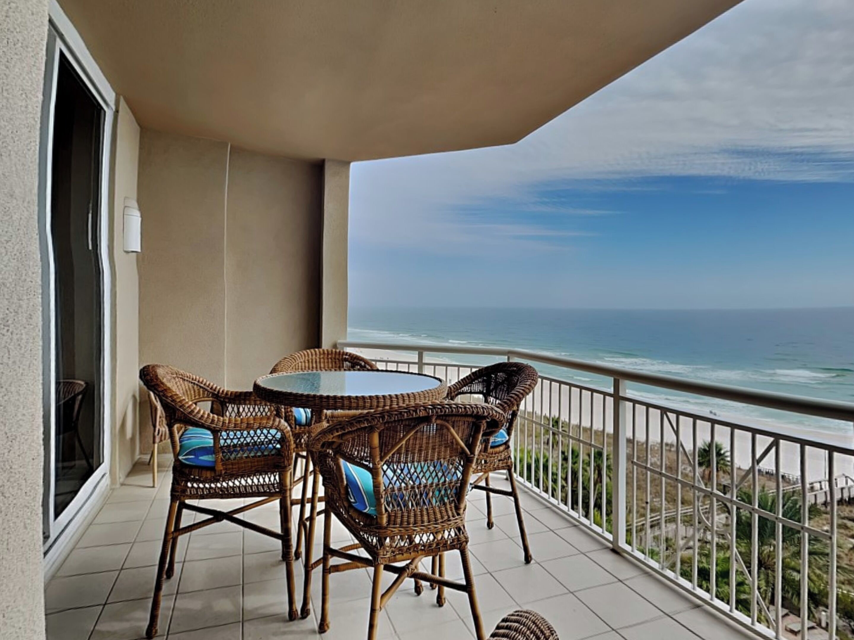 Condo (3 Bedrooms) | Front of property