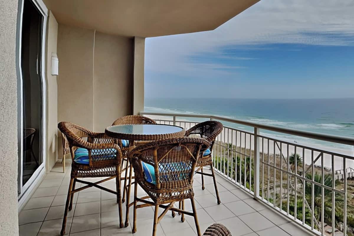 Condo (3 Bedrooms) | Front of property