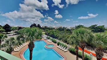 Leilighet (#303 - No Pets) | Basseng