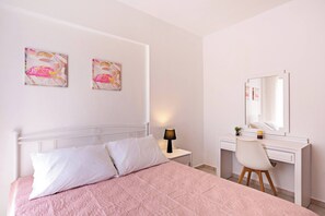 3 bedrooms, iron/ironing board, free WiFi, bed sheets - Azure Seaside Apt#12 (Sfakaki)