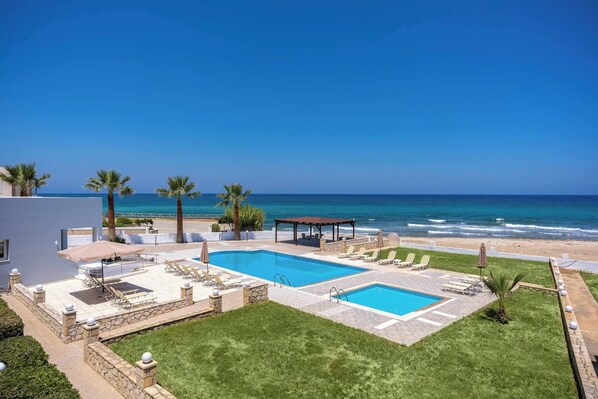 Outdoor pool - Azure Seaside Apt#12 (Sfakaki)