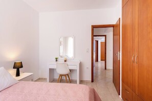 3 habitaciones, tabla de planchar con plancha y wifi gratis