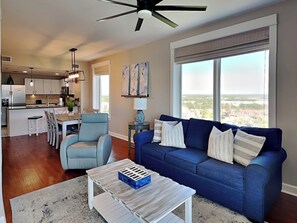 Living area - Grand Panama Beach Resort by Resort Collection (Panama City Beach)