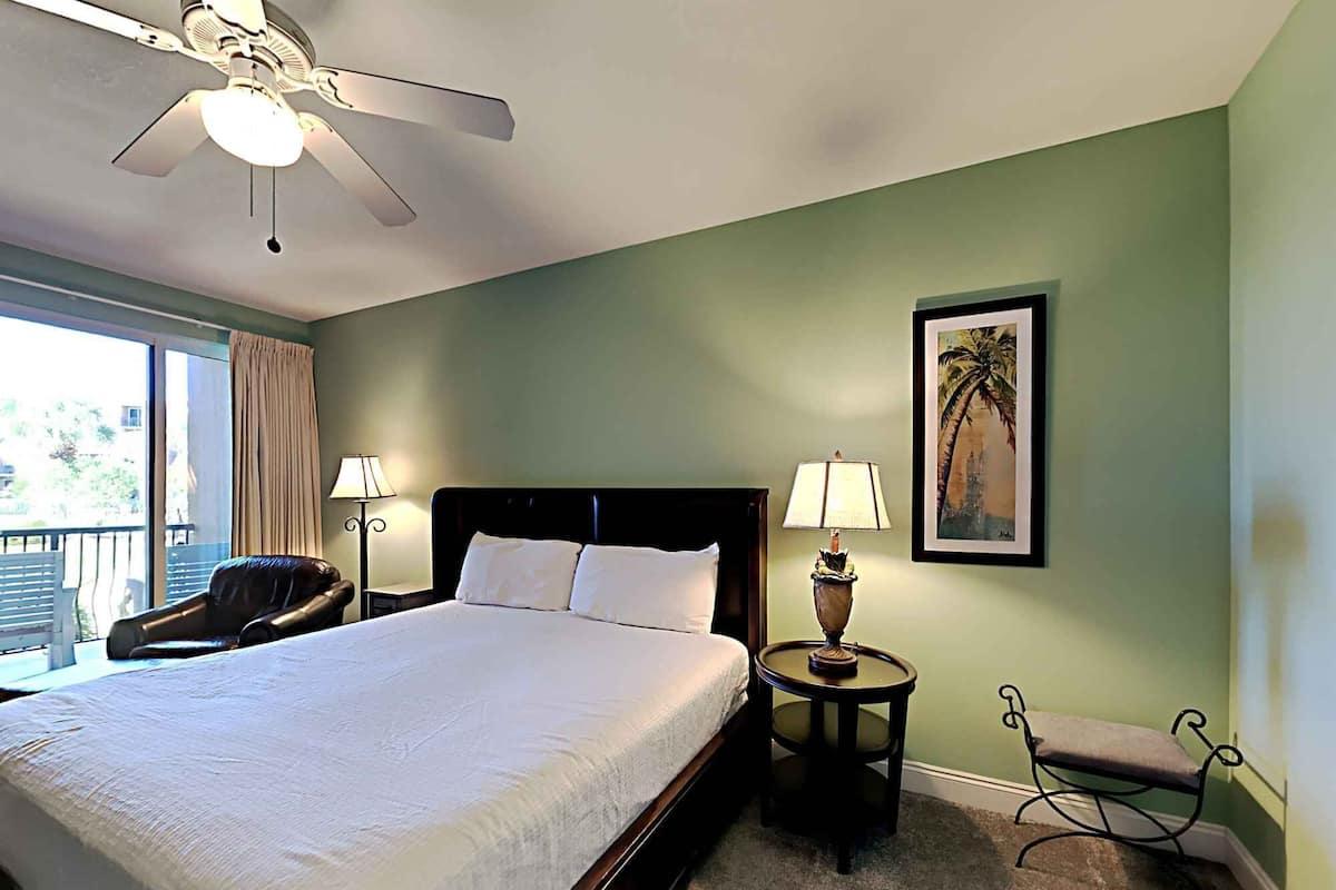 公寓式客房, 多张床, 阳台, 海洋景观 (#213E - No Pets) | 2 多间卧室、免费 WiFi