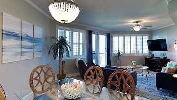 Condo, varias camas, balcón, vista al océano (#411D - No Pets) | Restaurantes