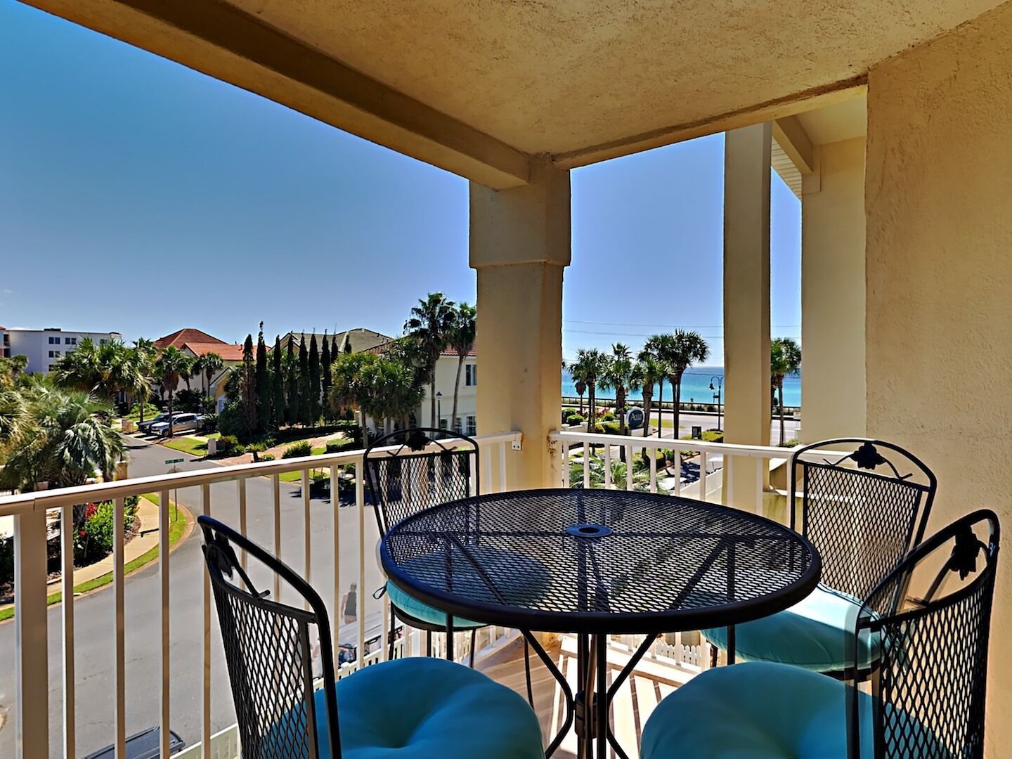 Condo, nhiều giường, ban công, quang cảnh một góc biển (#1301 - No Pets) | Khu ẩm thực ngoài trời