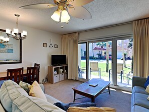 Appart'hôtel, plusieurs lits, balcon, vue jardin (#4108 - No Pets) | Coin séjour