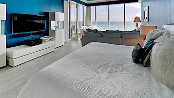 Condo, varias camas, balcón, vista al océano (#601E - No Pets) | 4 habitaciones, decoración personalizada y muebles diferentes