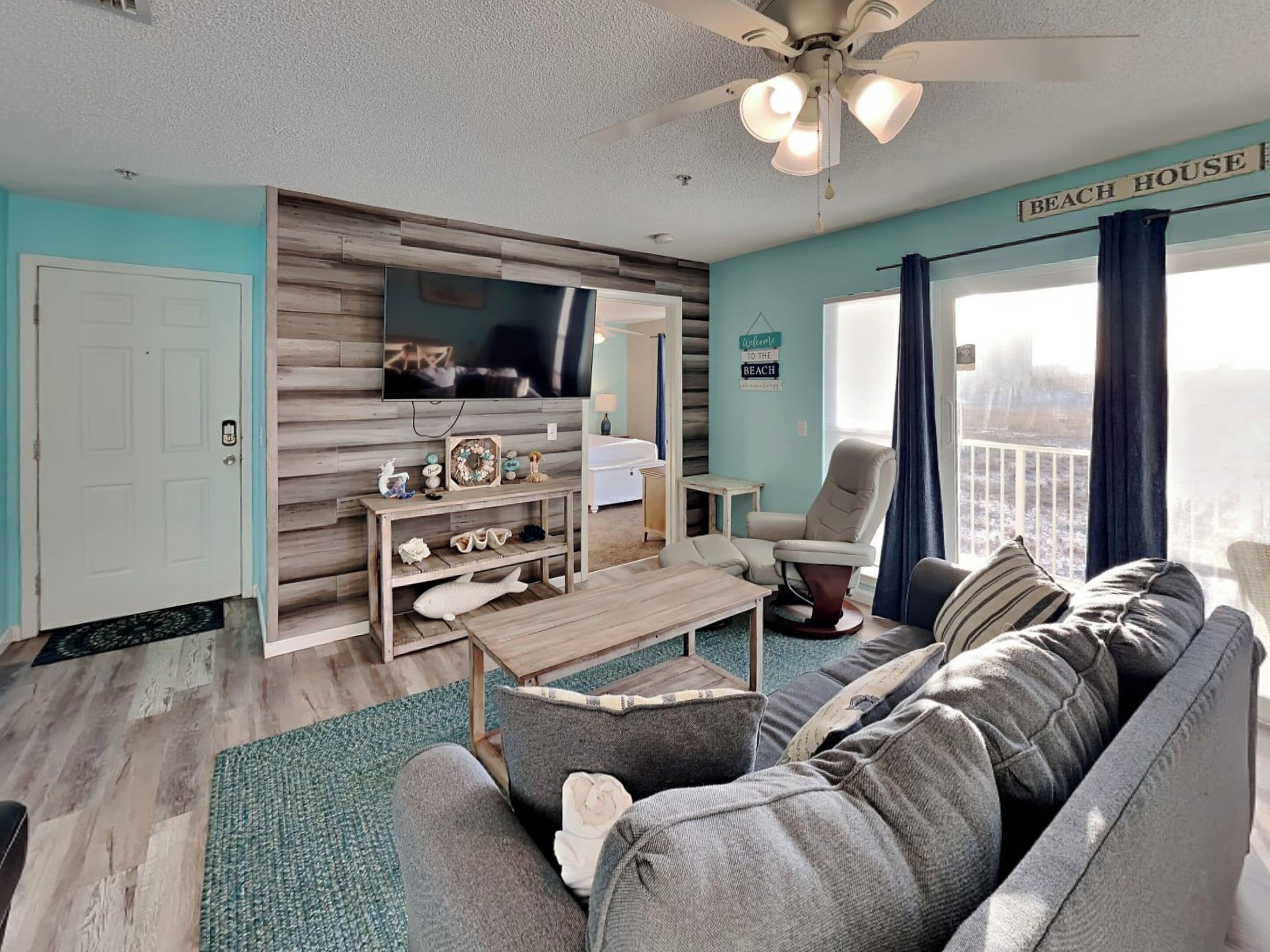 Condo, nhiều giường, ban công (#224 - No Pets) | Khu phòng khách | TV 