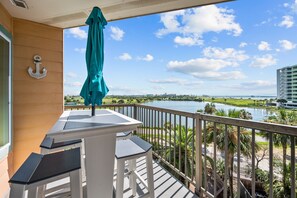 Outdoor dining - NEW Heated Pool & HOT Tub!  W/D 3 KING BEDS (Galveston)