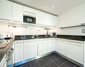 Microwave, oven - GRACE SUITE LONDON (London)