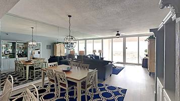 Appart'hôtel, plusieurs lits, balcon, vue océan (#105 - No Pets) | Restauration