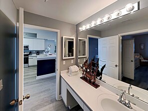 Private kitchen - Navarre Beach Regency by Southern Vacation Rentals (Navarre)