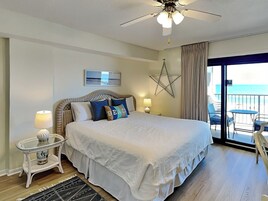 公寓式客房, 多张床, 阳台, 海洋景观 (#303 - No Pets) | 2 多间卧室、特色装修、特色家居、免费 WiFi