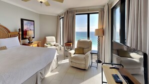 公寓式客房, 多张床, 阳台, 海洋景观 (#1206 - No Pets) | 3 多间卧室、免费 WiFi、特色装修、特色家居