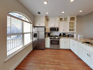 Peti sejuk, ketuhar gelombang mikro, ketuhar, dapur