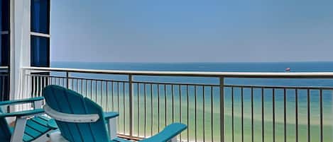 Appart'hôtel, plusieurs lits, balcon, vue océan (#1404 - No Pets) | Vue depuis le balcon