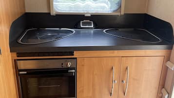 Kabin | Dapur pribadi | Lemari es, oven, kompor, dan ketel listrik