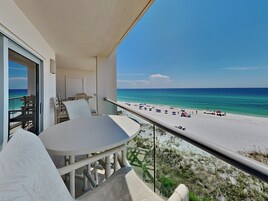 Apartamento, varias camas, balcón, vistas al mar (#605 West - No Pets) | Jardines del alojamiento